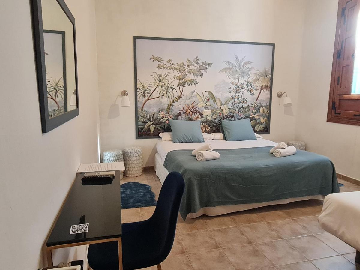 Hostal La Colonial Мадригаль-де-ла-Вера Экстерьер фото