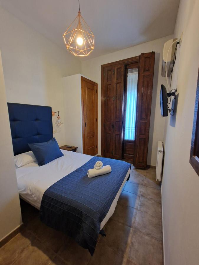 Hostal La Colonial Мадригаль-де-ла-Вера Экстерьер фото