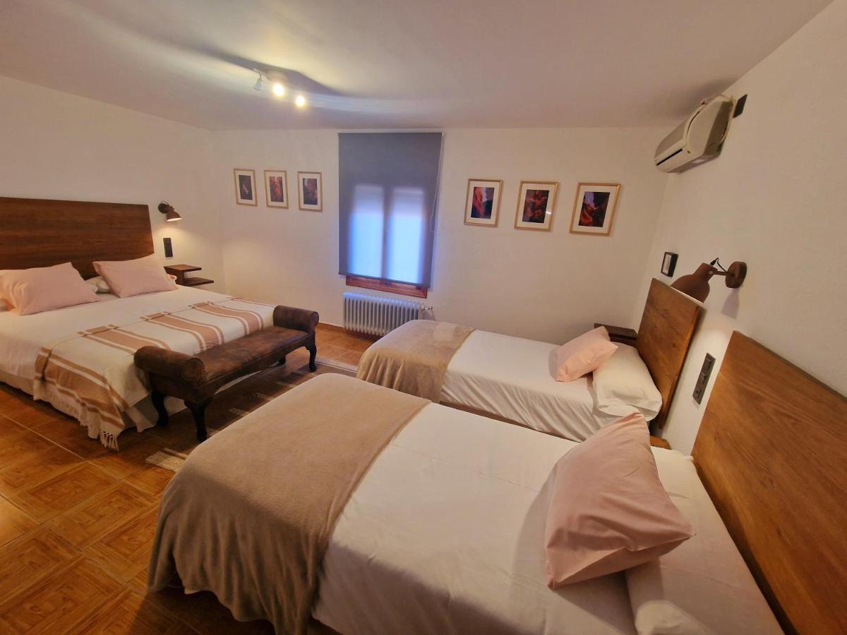 Hostal La Colonial Мадригаль-де-ла-Вера Номер фото