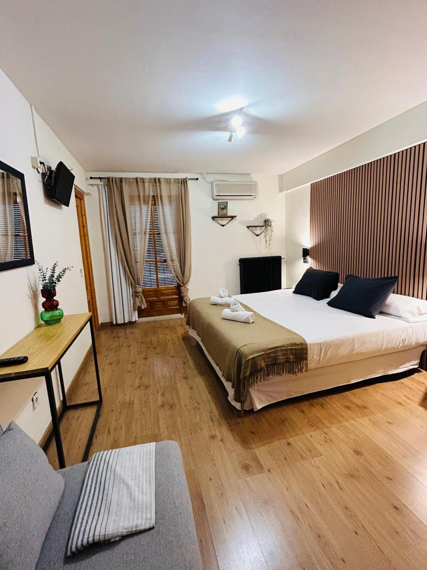 Hostal La Colonial Мадригаль-де-ла-Вера Экстерьер фото